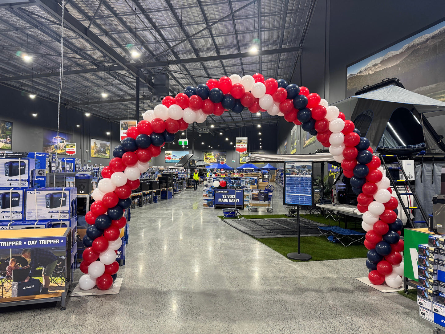 Large Curved Spiral Balloon Arch (5m span)