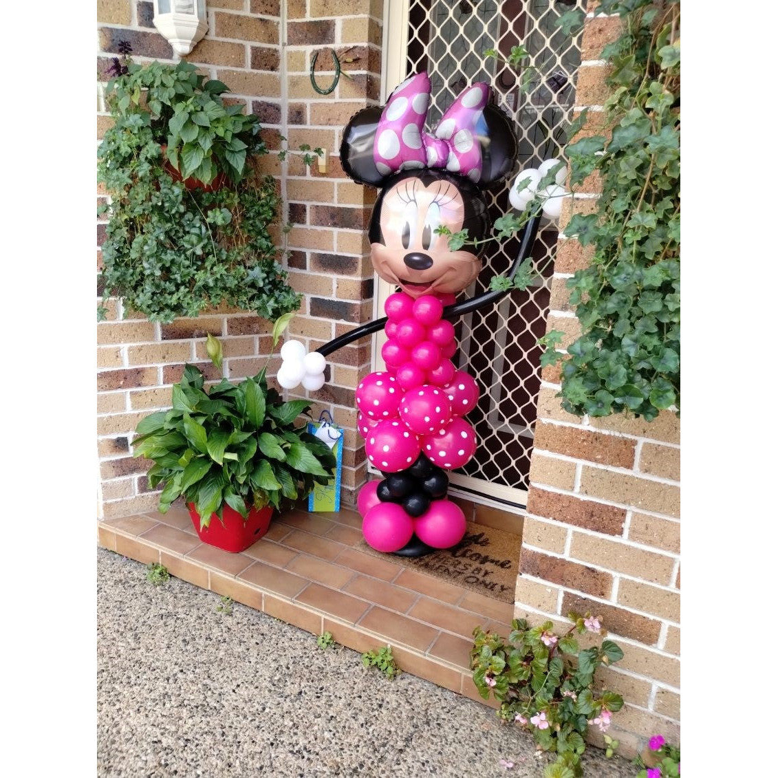 Minnie Mouse Balloon Sculpture